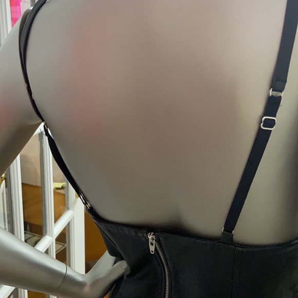 Leather dress - Picture 7 of 10